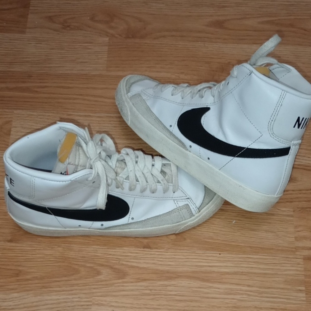 Nike White and Black High-Tops